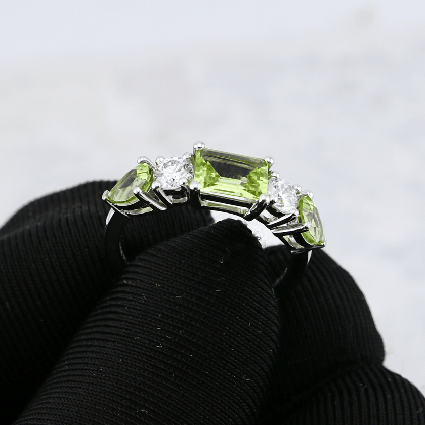 Bague en or 14K - 18K ou platine, péridots et diamants