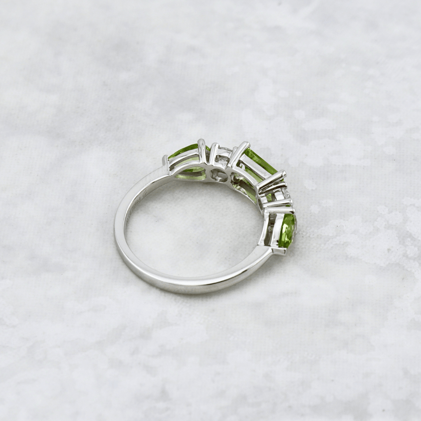Bague en or 14K - 18K ou platine, péridots et diamants