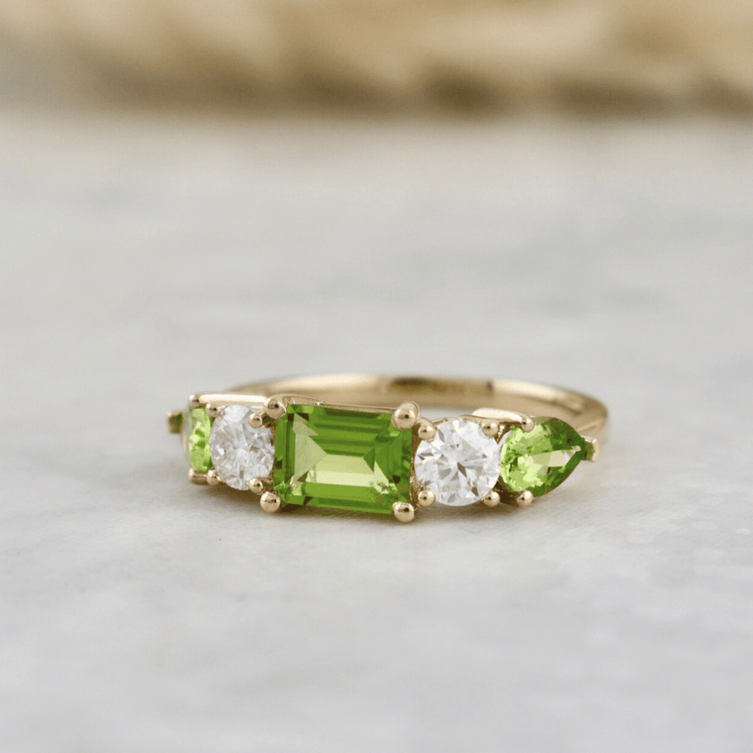 Bague en or 14K - 18K ou platine, péridots et diamants