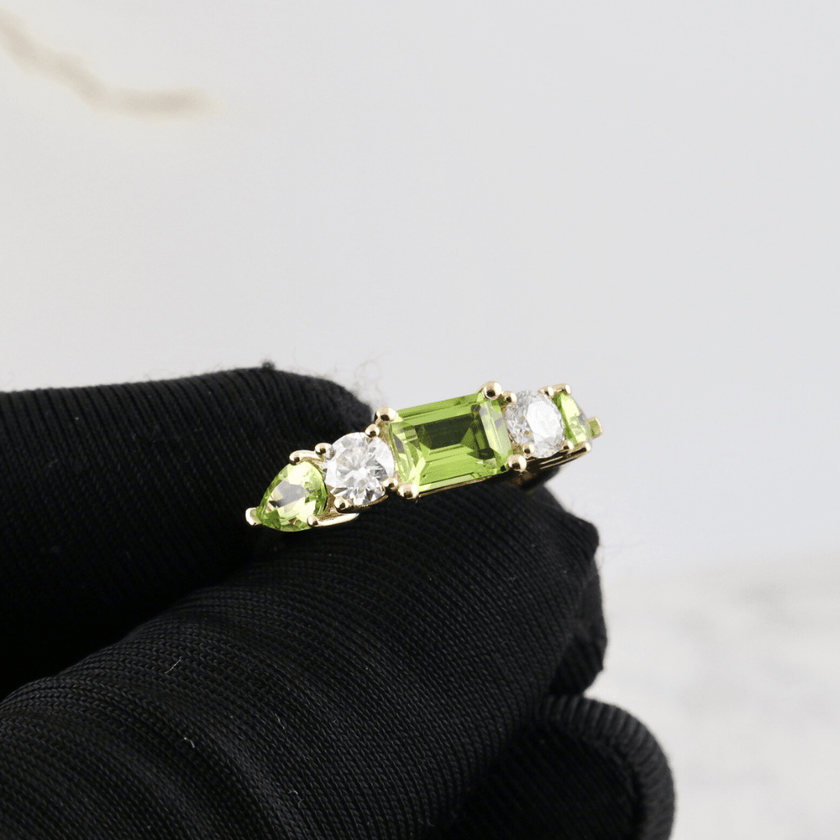Bague en or 14K - 18K ou platine, péridots et diamants