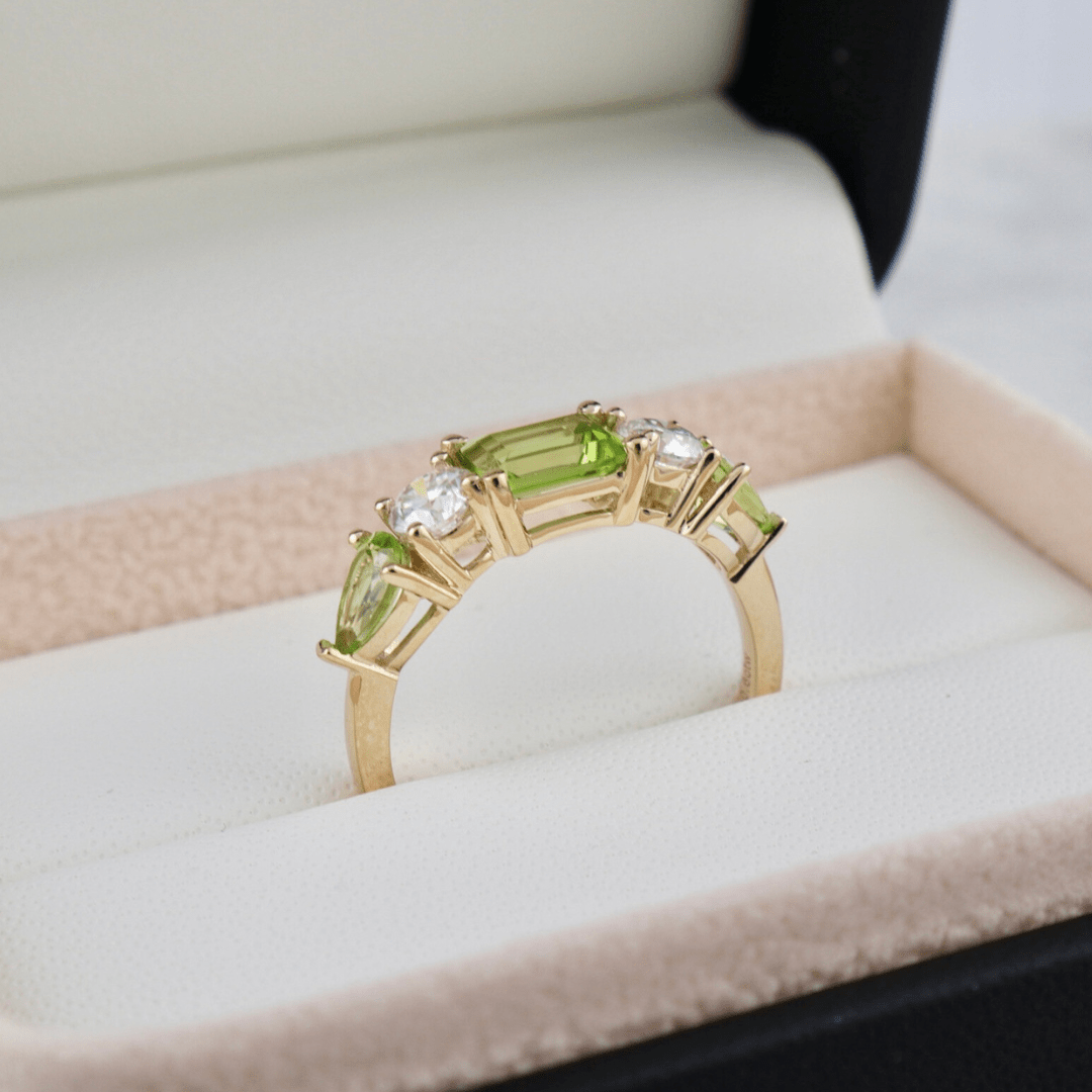 Bague en or 14K - 18K ou platine, péridots et diamants