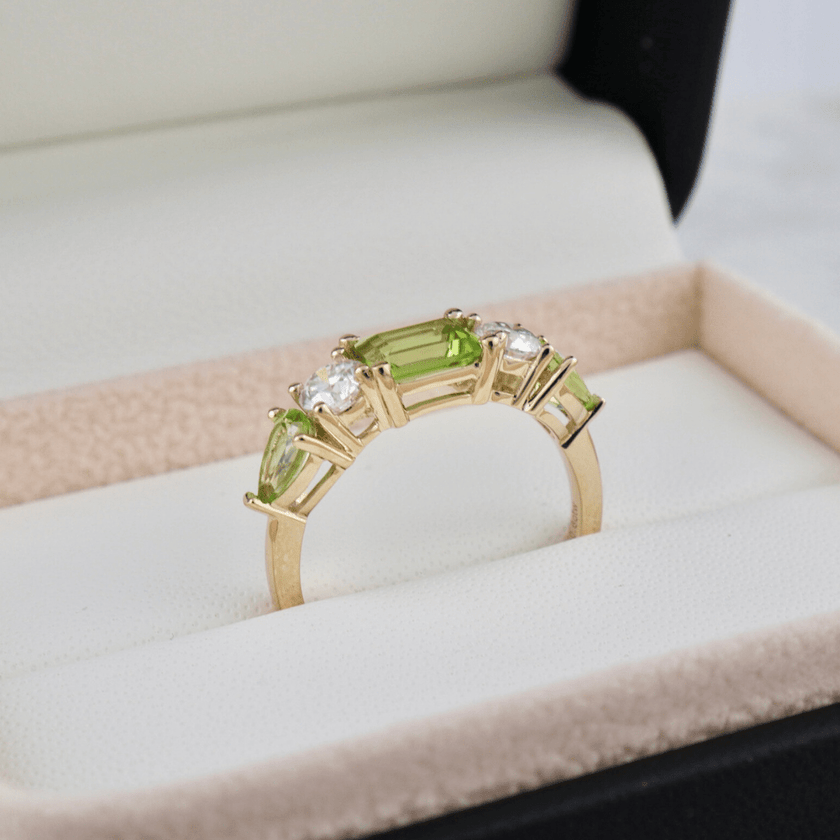 Bague en or 14K - 18K ou platine, péridots et diamants