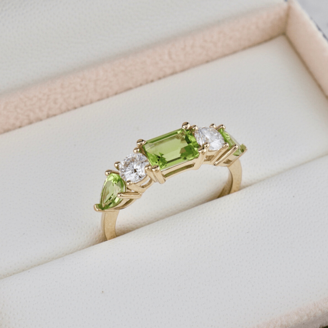 Bague en or 14K - 18K ou platine, péridots et diamants