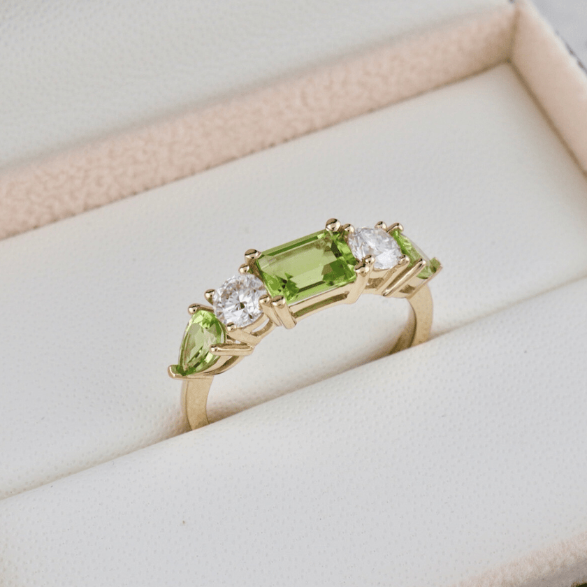 Bague en or 14K - 18K ou platine, péridots et diamants