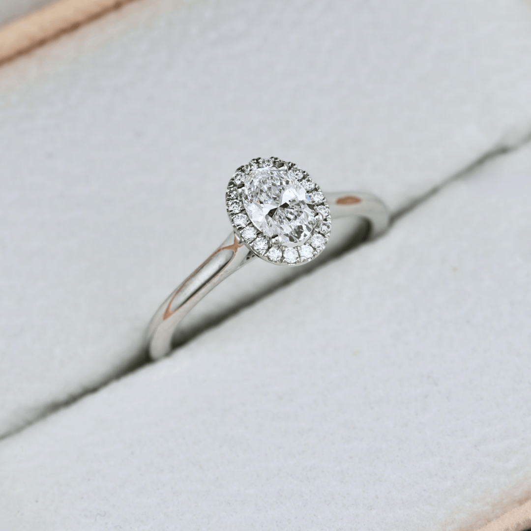 Bague Halo Oval en or 14K - 18K ou platine et diamants 0,6 ctw