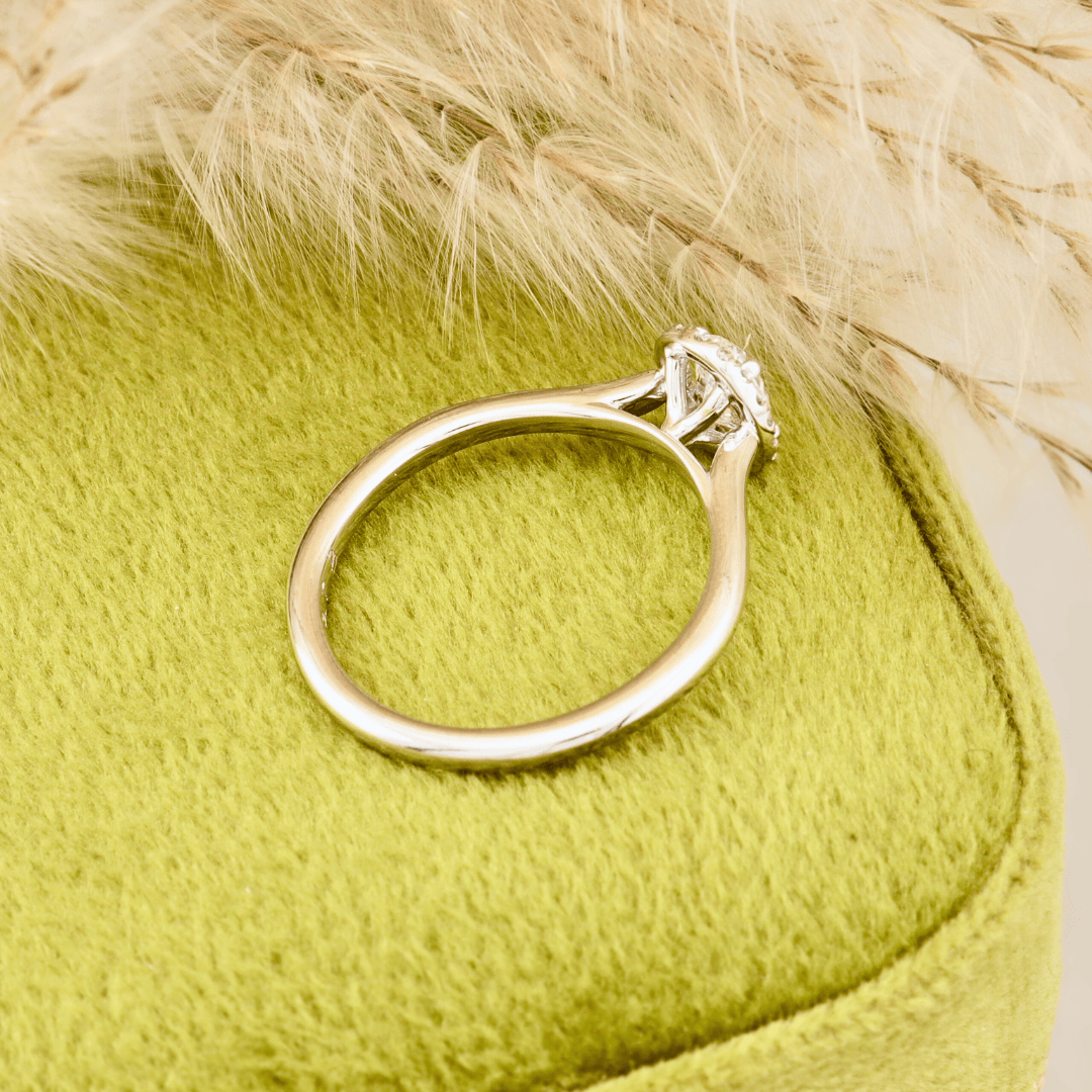Bague Halo Oval en or 14K - 18K ou platine et diamants 0,6 ctw