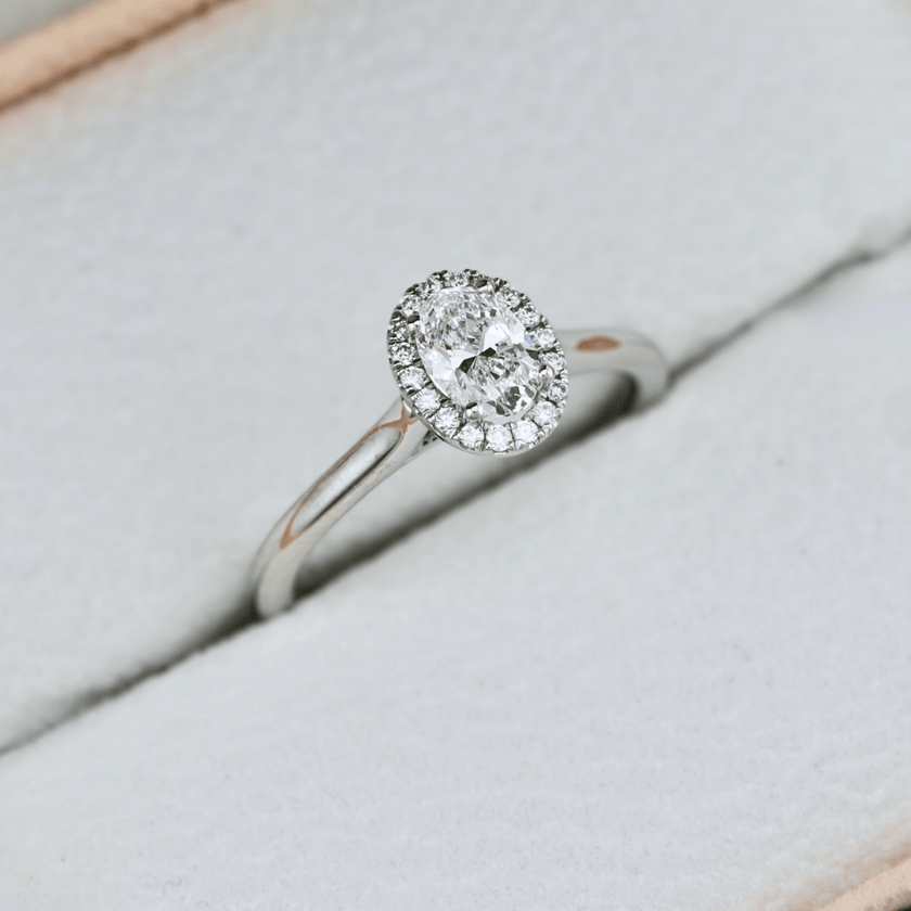 Bague Halo Oval en or 14K - 18K ou platine et diamants 0,6 ctw