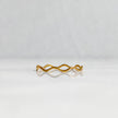 Bague ondulée dorée en acier inoxydable plaqué or 18K | NAÏA