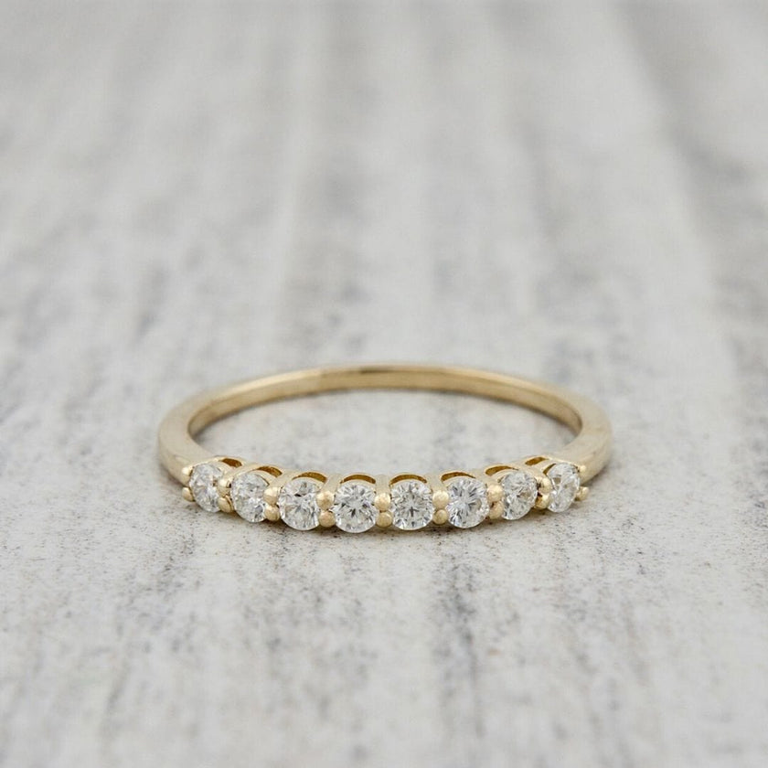 Bague semi-éternité à 8 moissanites en or 10K ou argent sterling