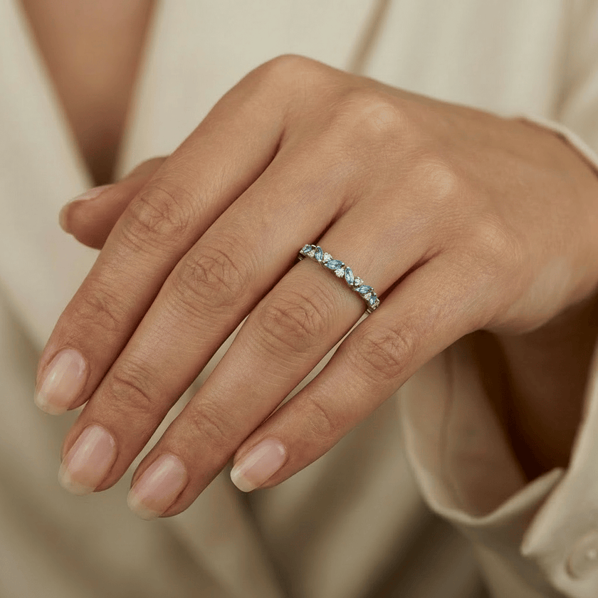 Bague semi-éternité Marquise diamants et aigues-marines