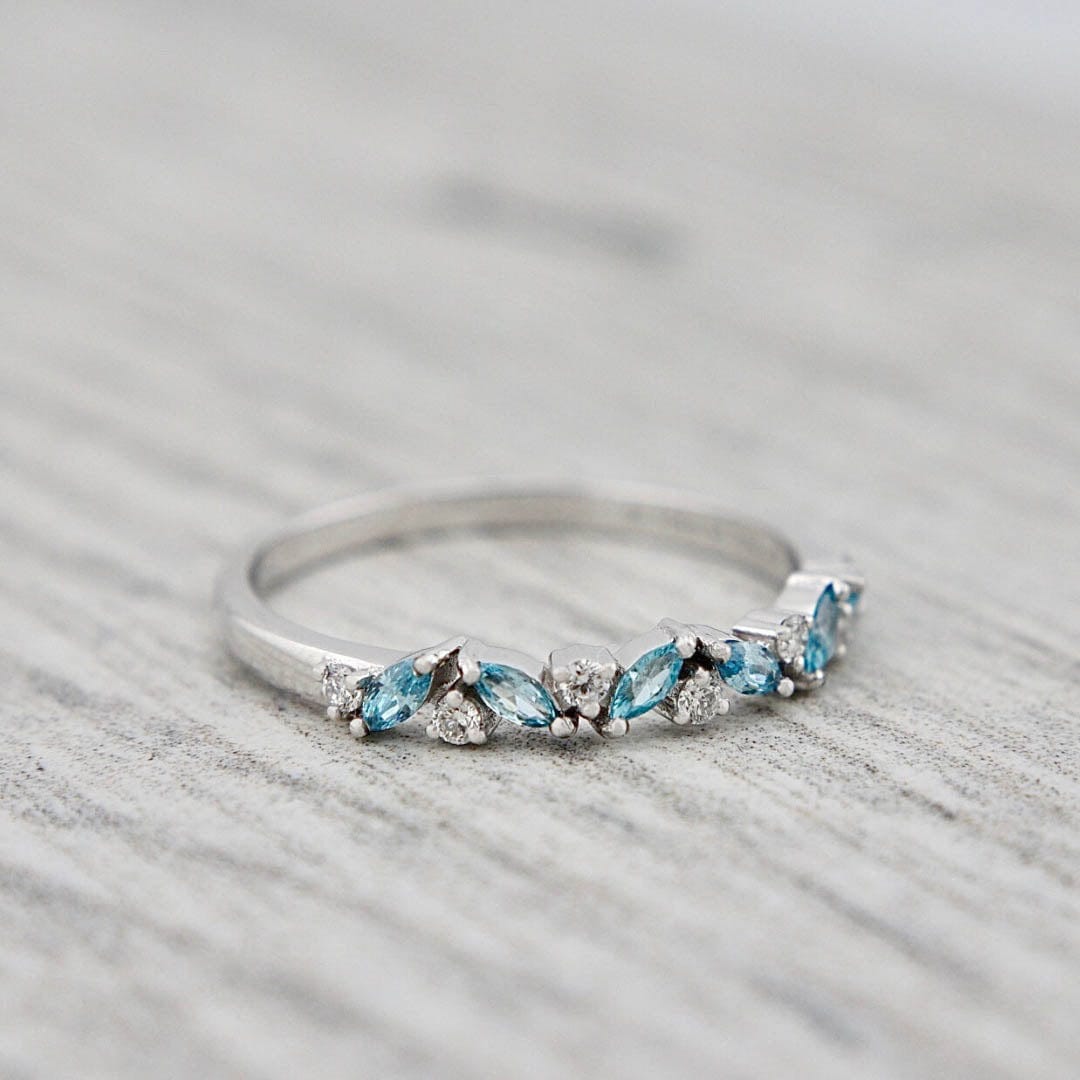 Bague semi-éternité Marquise diamants et aigues-marines