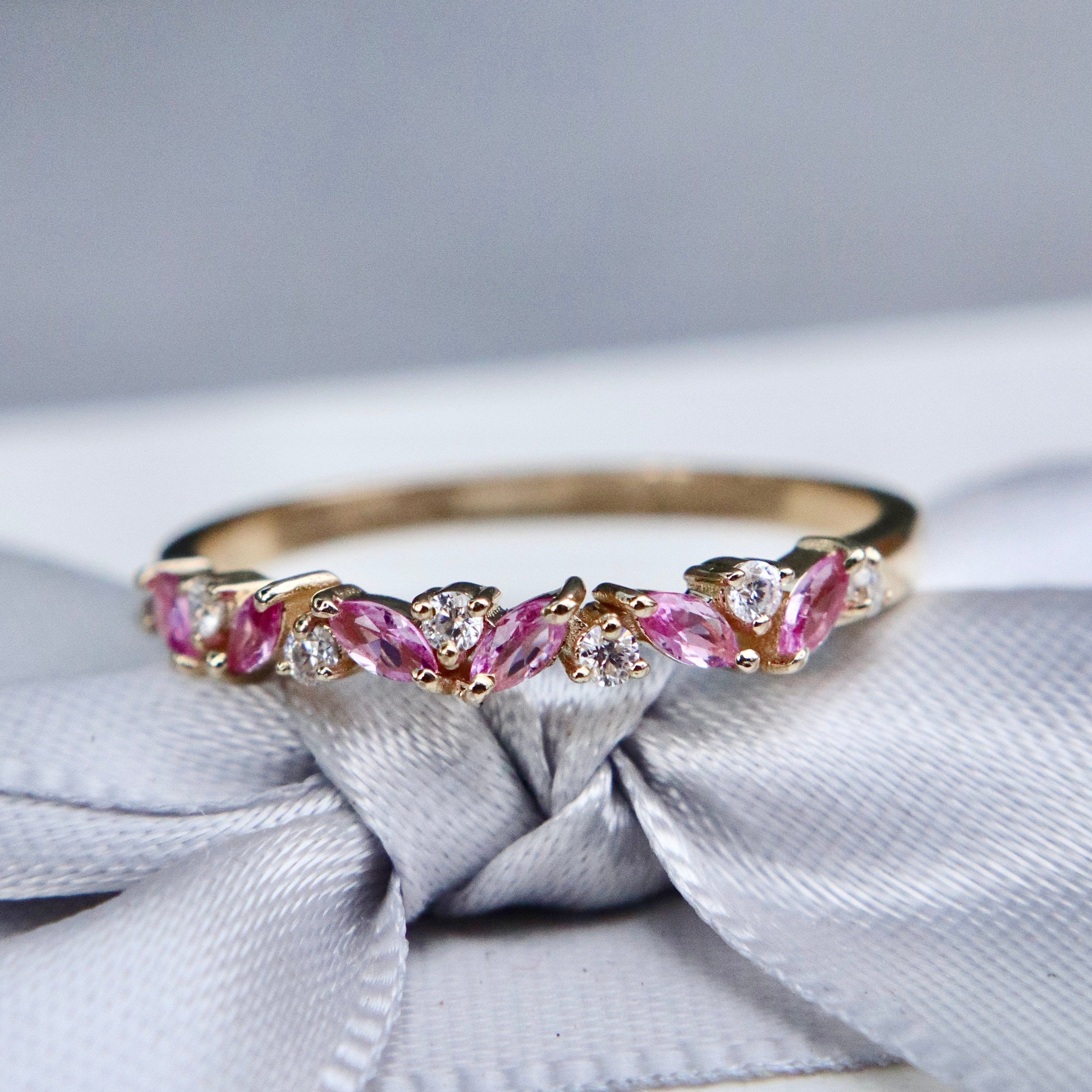 Bague semi-éternité Marquise en or 14K - 18K, diamants et saphirs