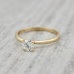 Bague solitaire Classique en or 10K et moissanite 0,5 ct