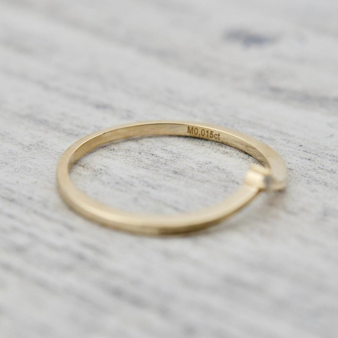 Bague V en or 10K ou argent sterling et moissanite