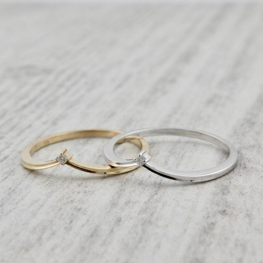 Bague V en or 10K ou argent sterling et moissanite