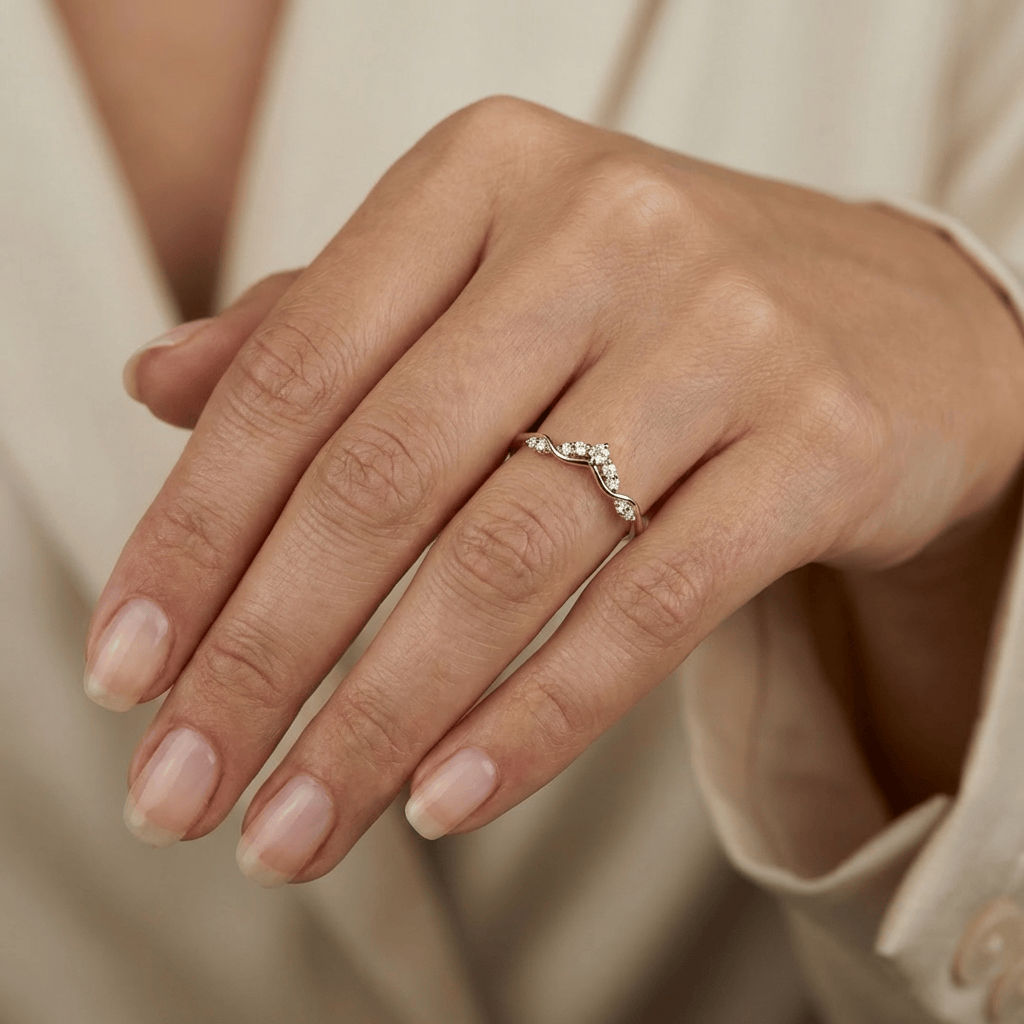 Bague Vague en or 10K ou argent sterling et moissanites