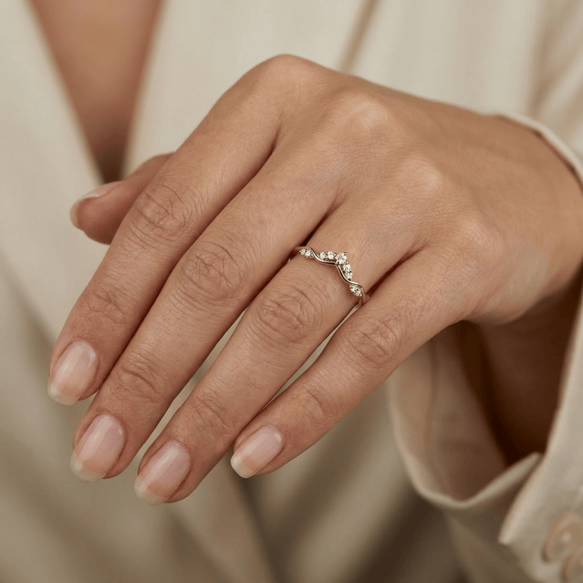 Bague Vague en or 10K ou argent sterling et moissanites