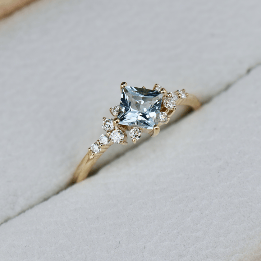 Bagues Ensemble d'alliances Moissanites et Topaze bleu princesse