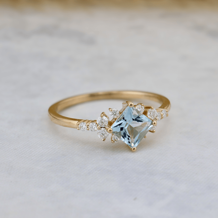 Bagues Ensemble d'alliances Moissanites et Topaze bleu princesse