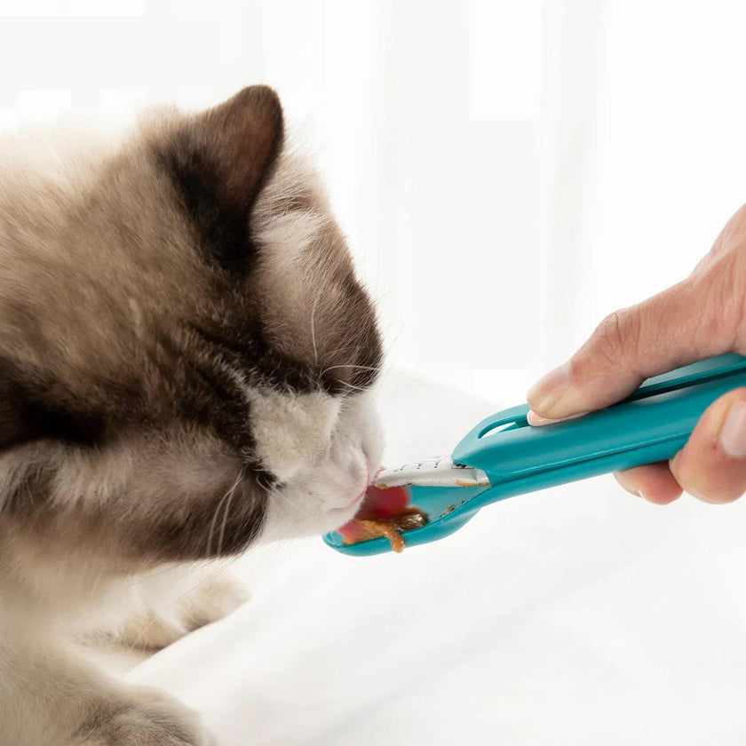Cat Lickable Treat Squeeze Spoon Feeder – Snack Dispenser for Wet Food & Cat Strips