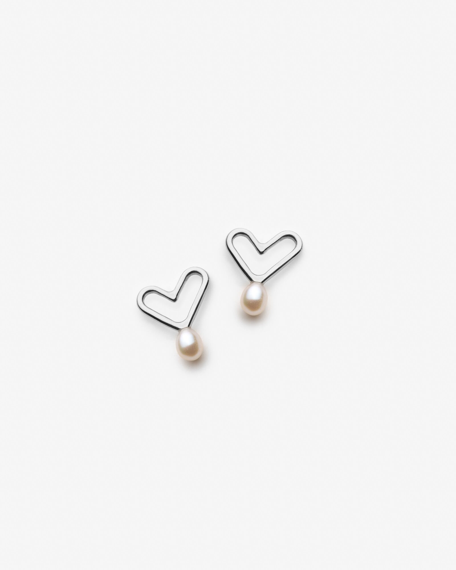 Boucles d'oreilles coeurs avec petites perles blanches