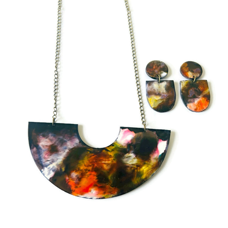 Abstract Statement Necklace with U Shaped Design