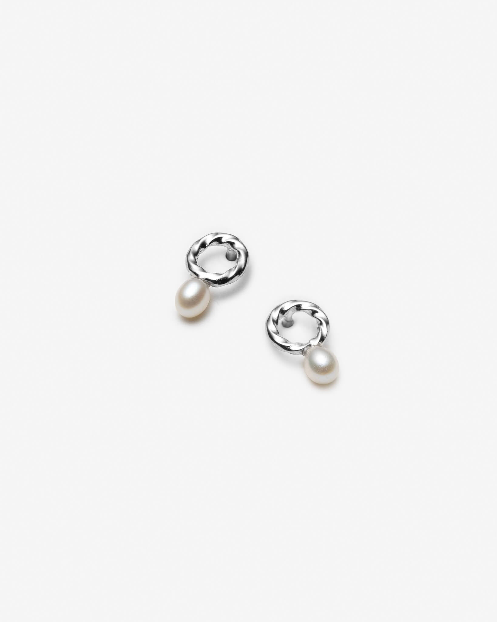 boucles d'oreilles cercles avec petites perles blanches