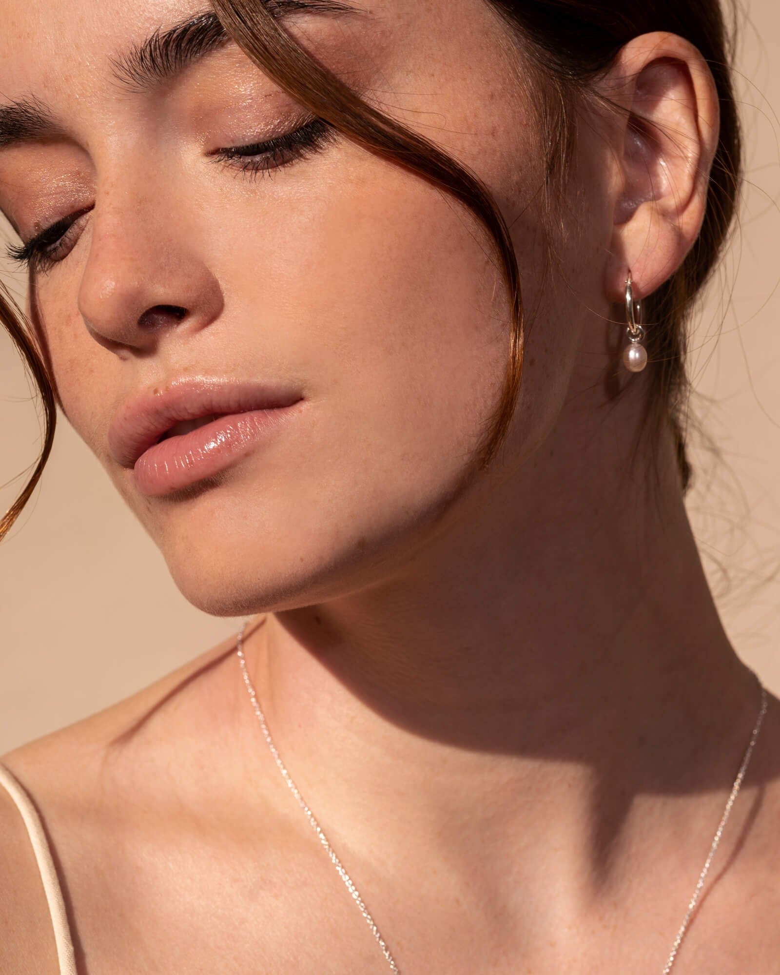 Idola - Boucles d’oreilles avec moyennes perles d’eau douce