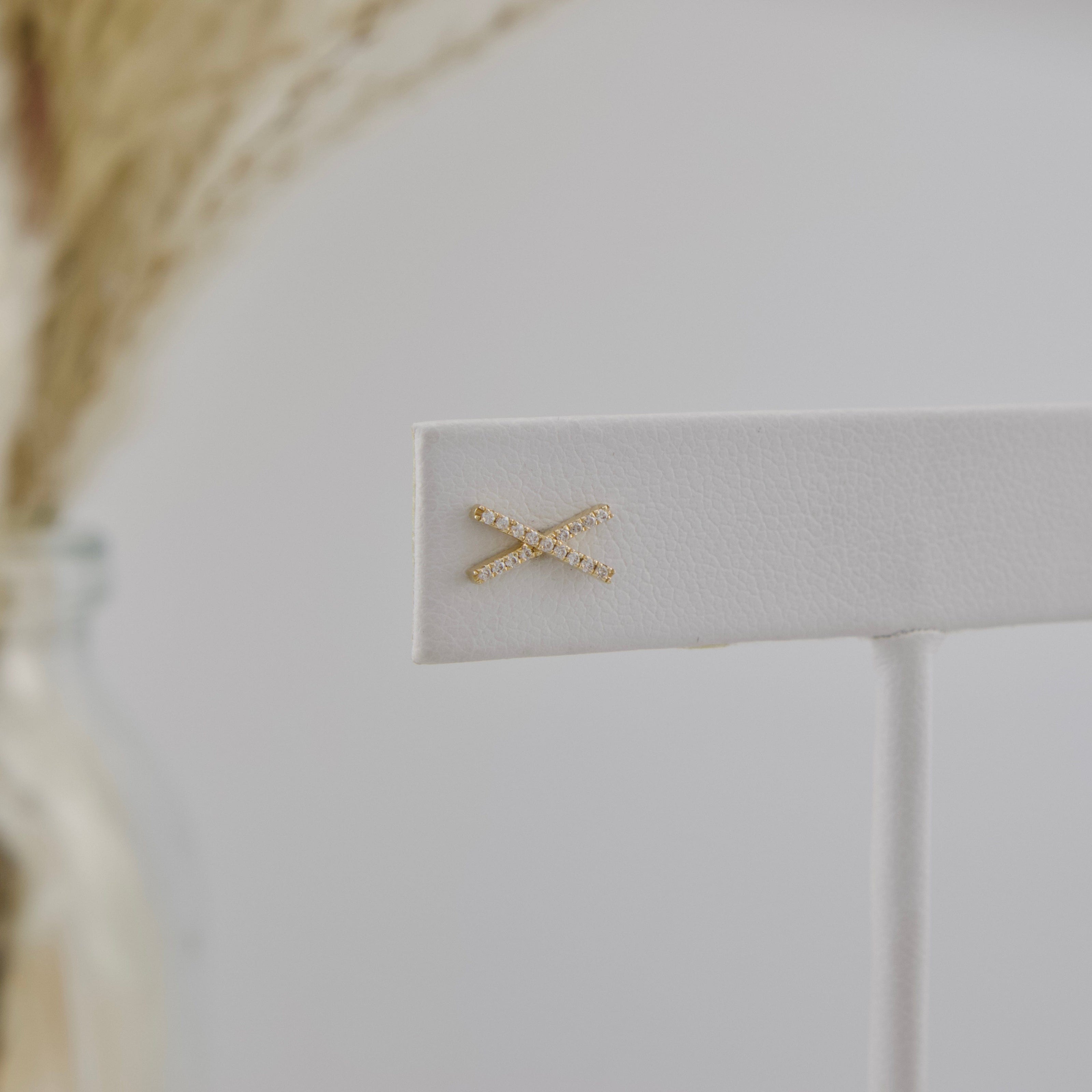 Boucles d'oreilles X en or 14K et moissanites