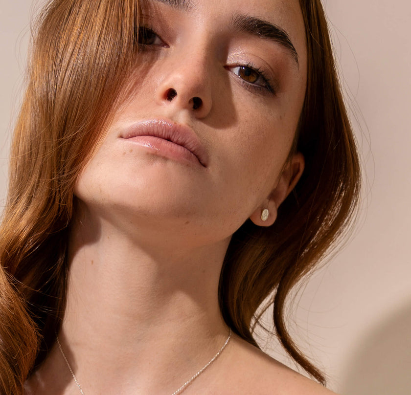 Élise - Petites boucles d’oreilles clou en argent texturé