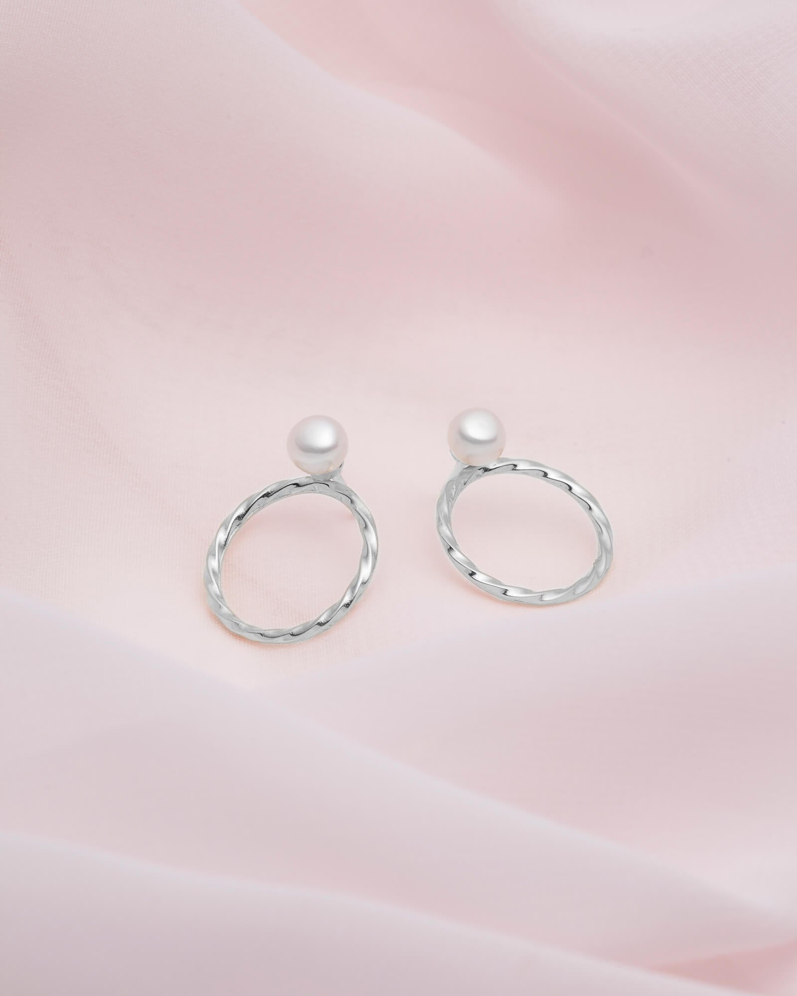 ear jackets avec perles blanches