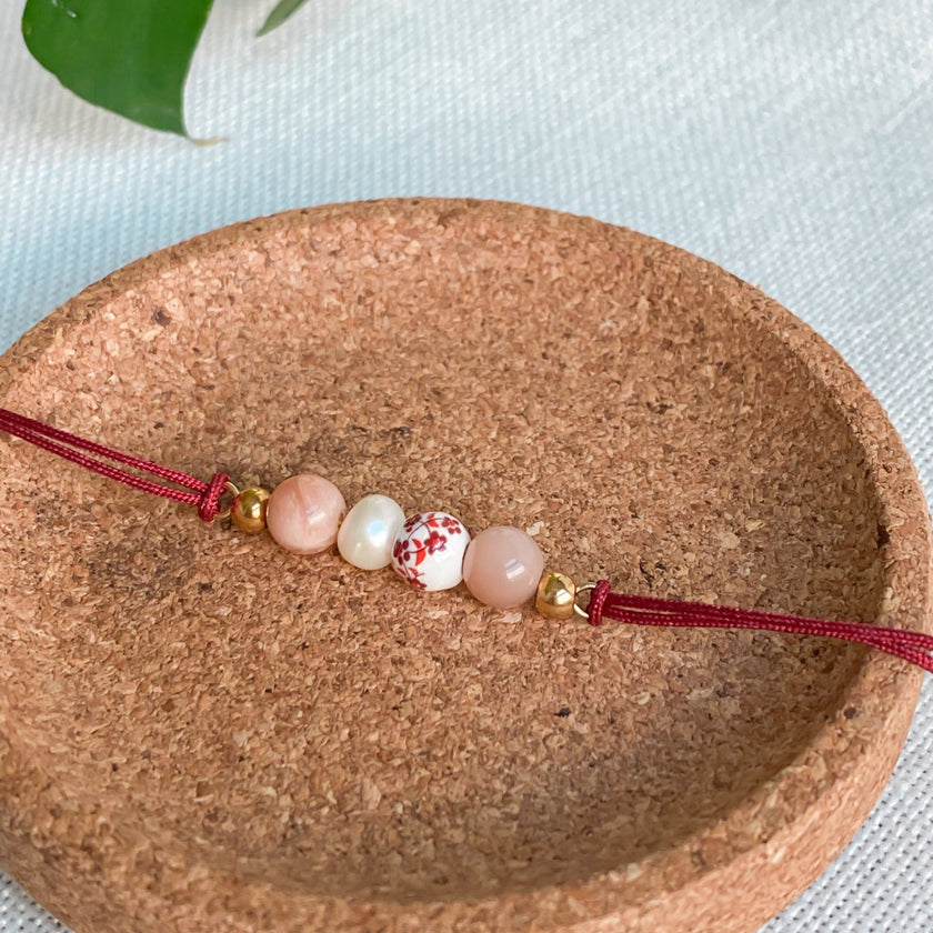Bracelet cordon rouge en pierres naturelles | ÉVEIL