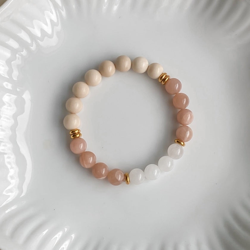 ECLAT DE SOLEIL | Bracelet en pierres de soleil, quartz et inox doré