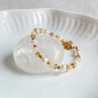 THÉIA | Bracelet fin en pierres de jade jaune et perles d’eau douce