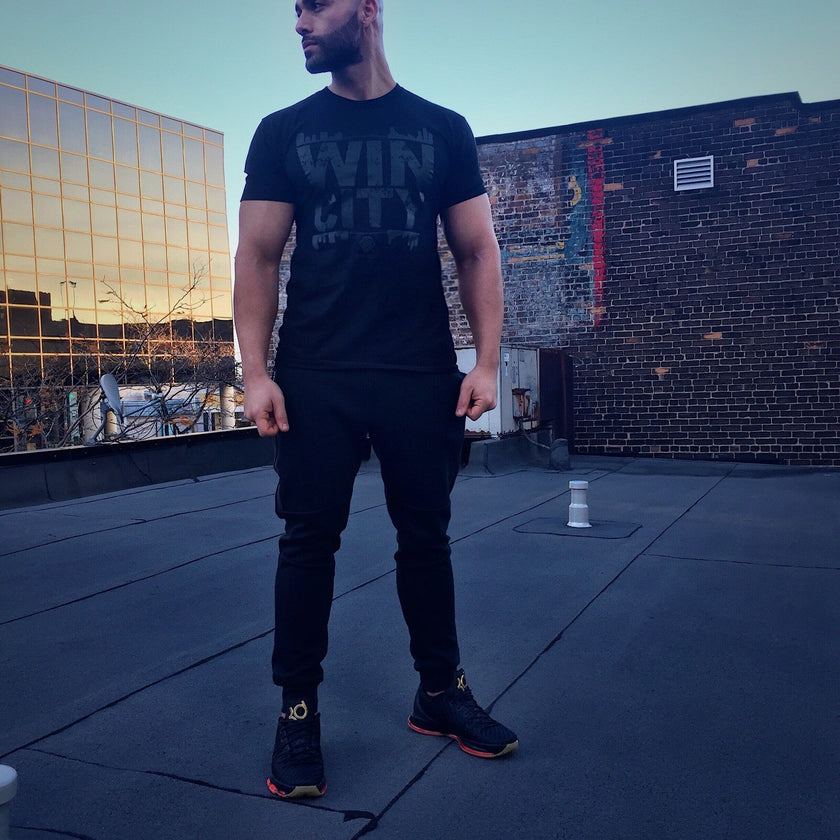 T-shirt WIN CITY BLACK OUT