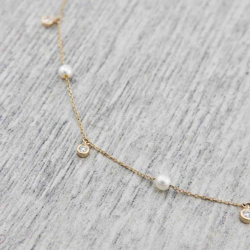 Collier en or 14K serti de diamants et perles