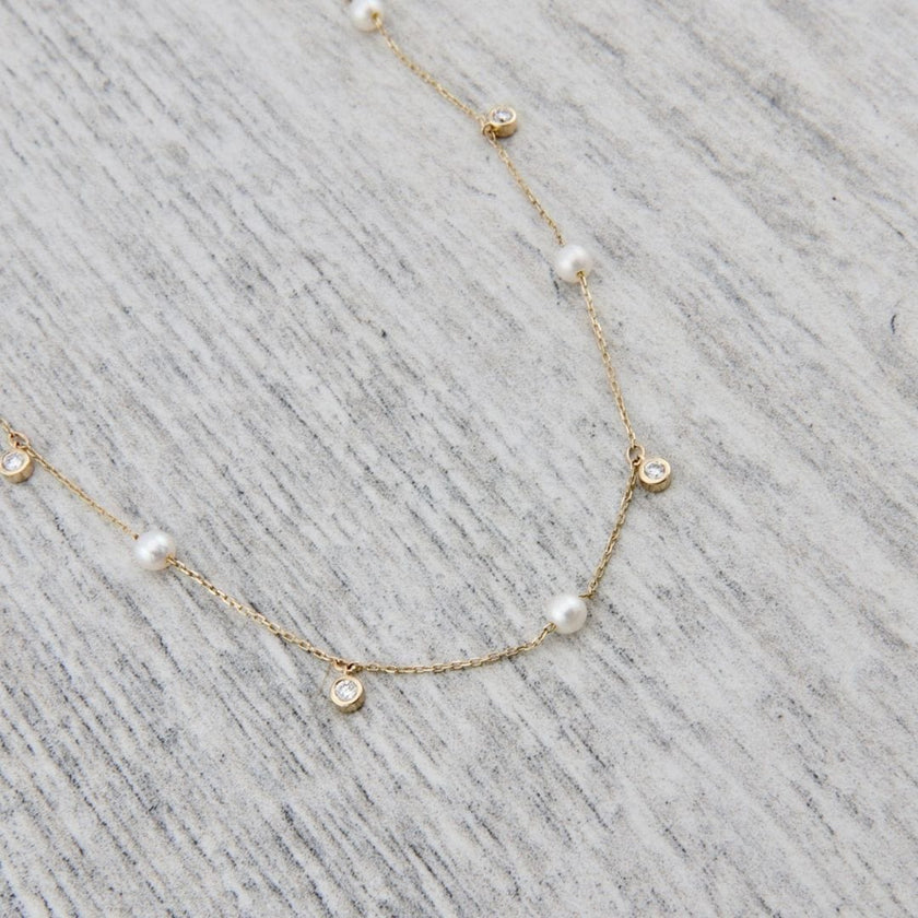 Collier en or 14K serti de diamants et perles