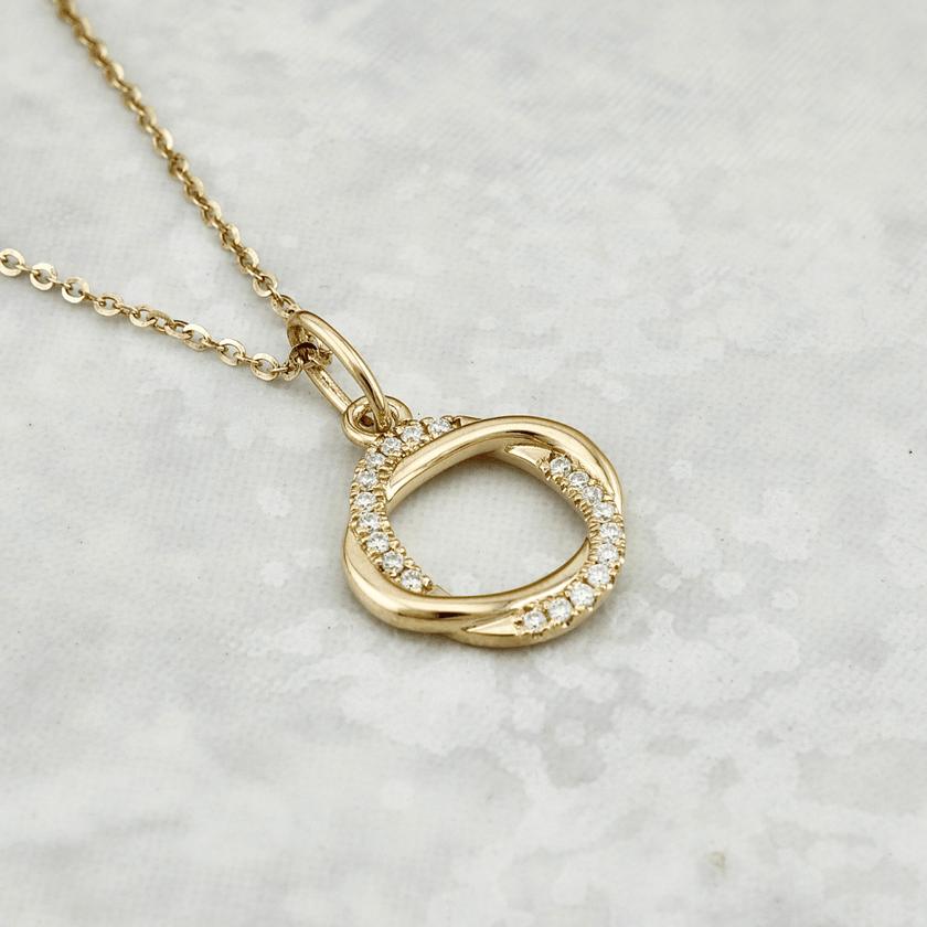 Collier Entrelacées en or 10K et moissanites