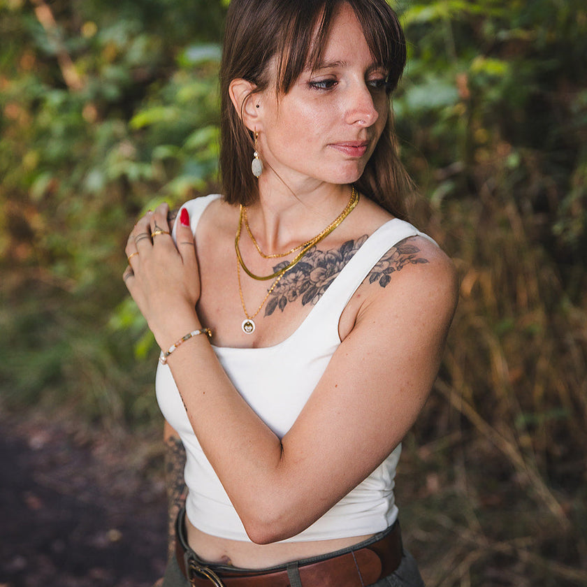 Collier doré en nacre et fleur de lotus | THÉTIS