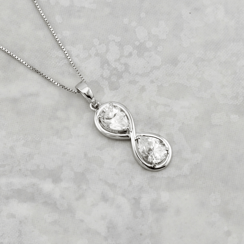 Collier Infini Poire en or 10K et moissanites