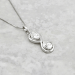 Collier Infini Poire en or 10K et moissanites