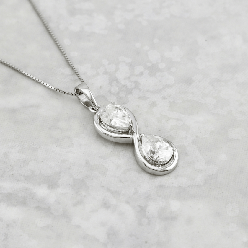 Collier Infini Poire en or 10K et moissanites