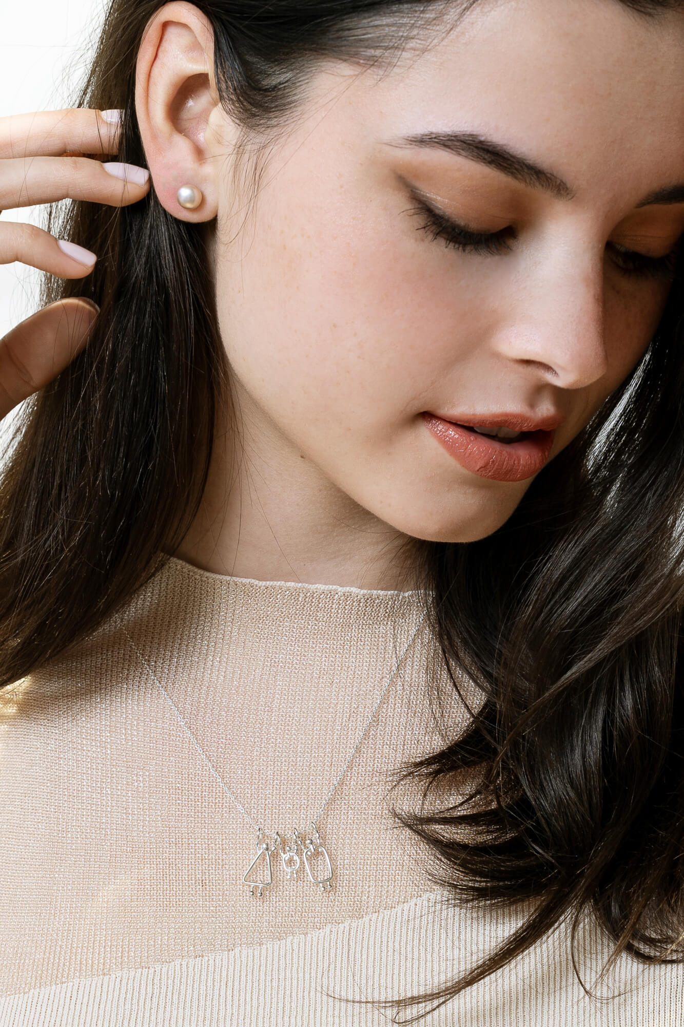 Boucles d'oreilles en perles blanches avec tiges en argent - 7 mm
