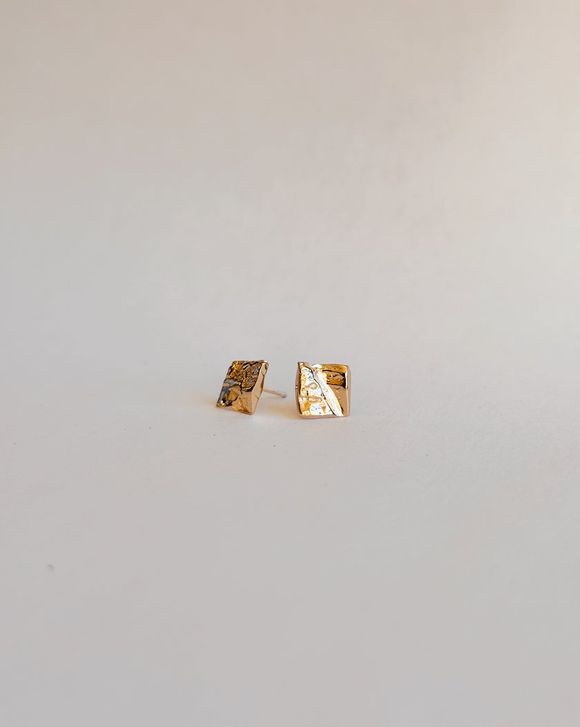 Complice – Boucles d’oreille carrées texturées