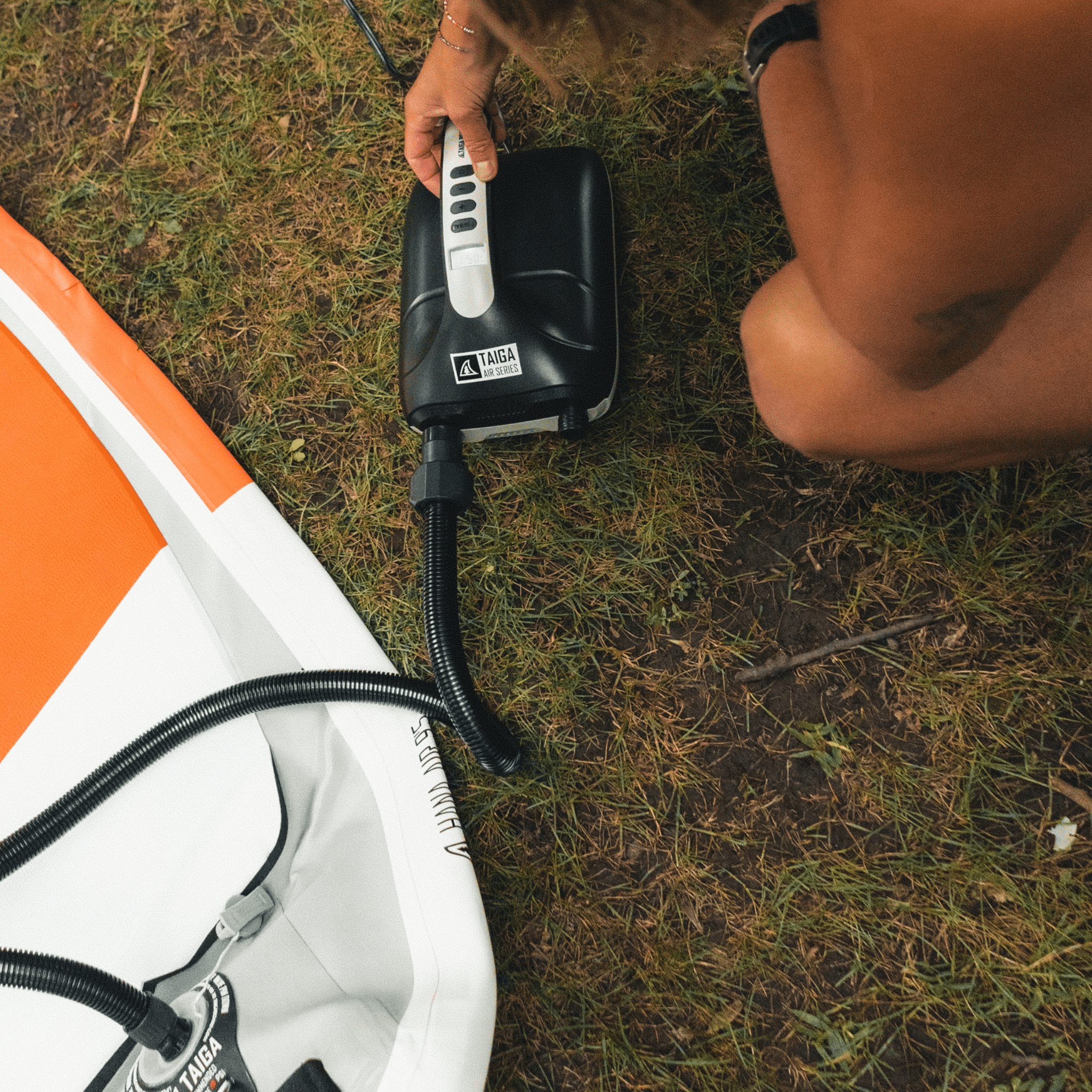 ELECTRIC PUMP FOR INFLATABLE PADDLE BOARD - 20 PSI (CAR PLUG)