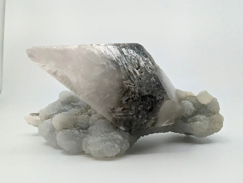 Enchanting Dogtooth Calcite with Fluorescent Sugar Sphalerite – Fujian, China