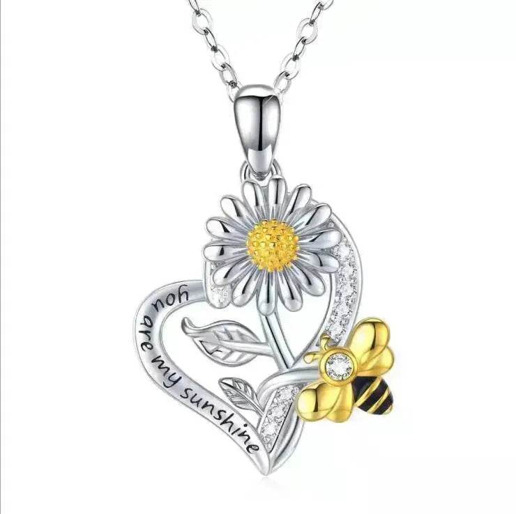 European And American Creative New Hands Heart-shaped Women's Necklace