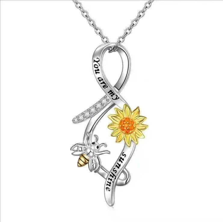 European And American Creative New Hands Heart-shaped Women's Necklace