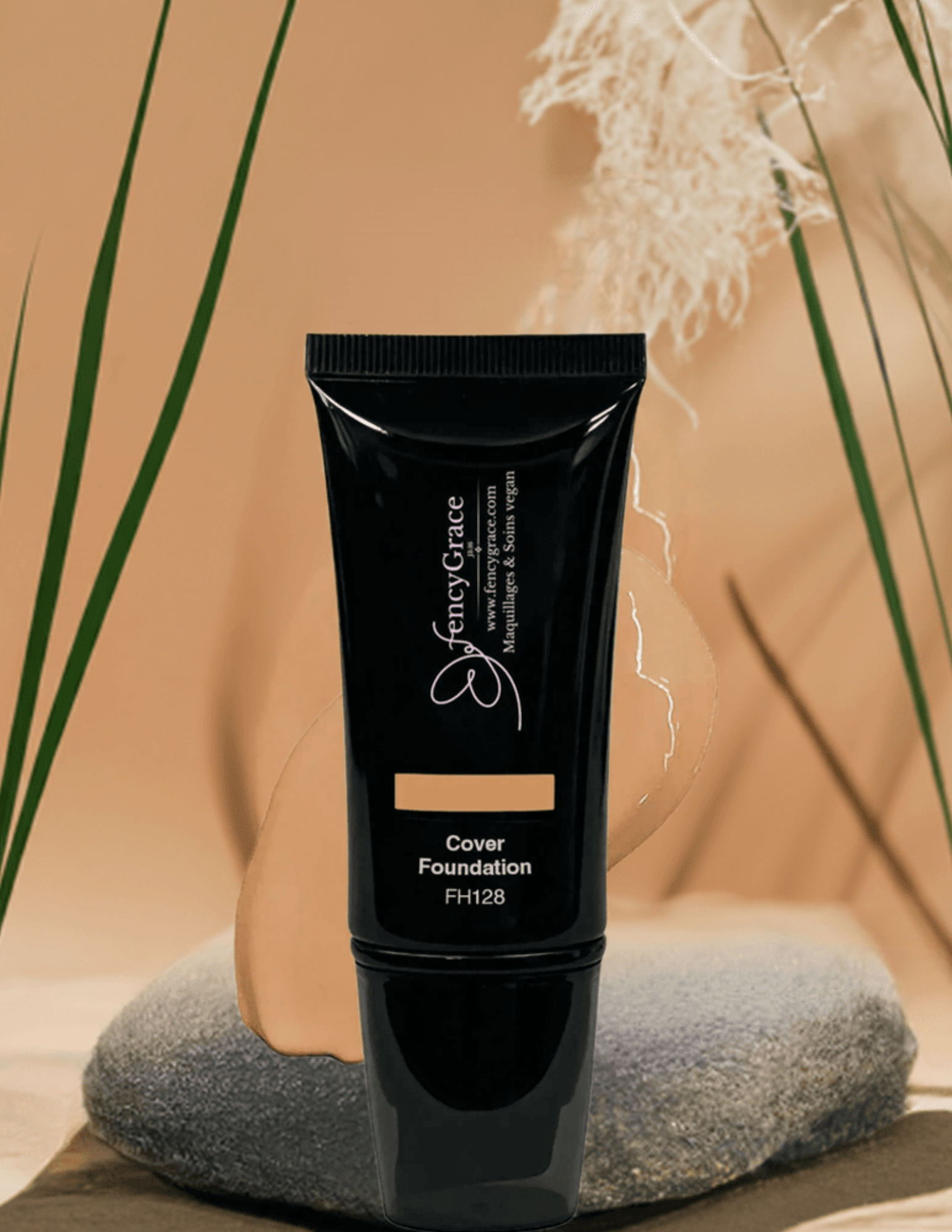 Fond de teint couvrance totale vegan FencyGrace
– Tamar 128