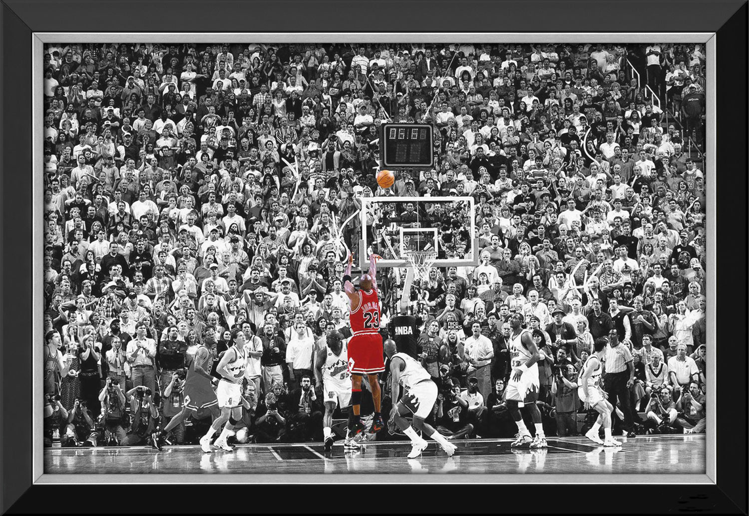 MICHAEL JORDAN LAST SHOT FRAMED CANVAS – ICONIC NBA MOMENT WALL ART – BASKETBALL COLLECTIBLE DISPLAY PIECE (33.5